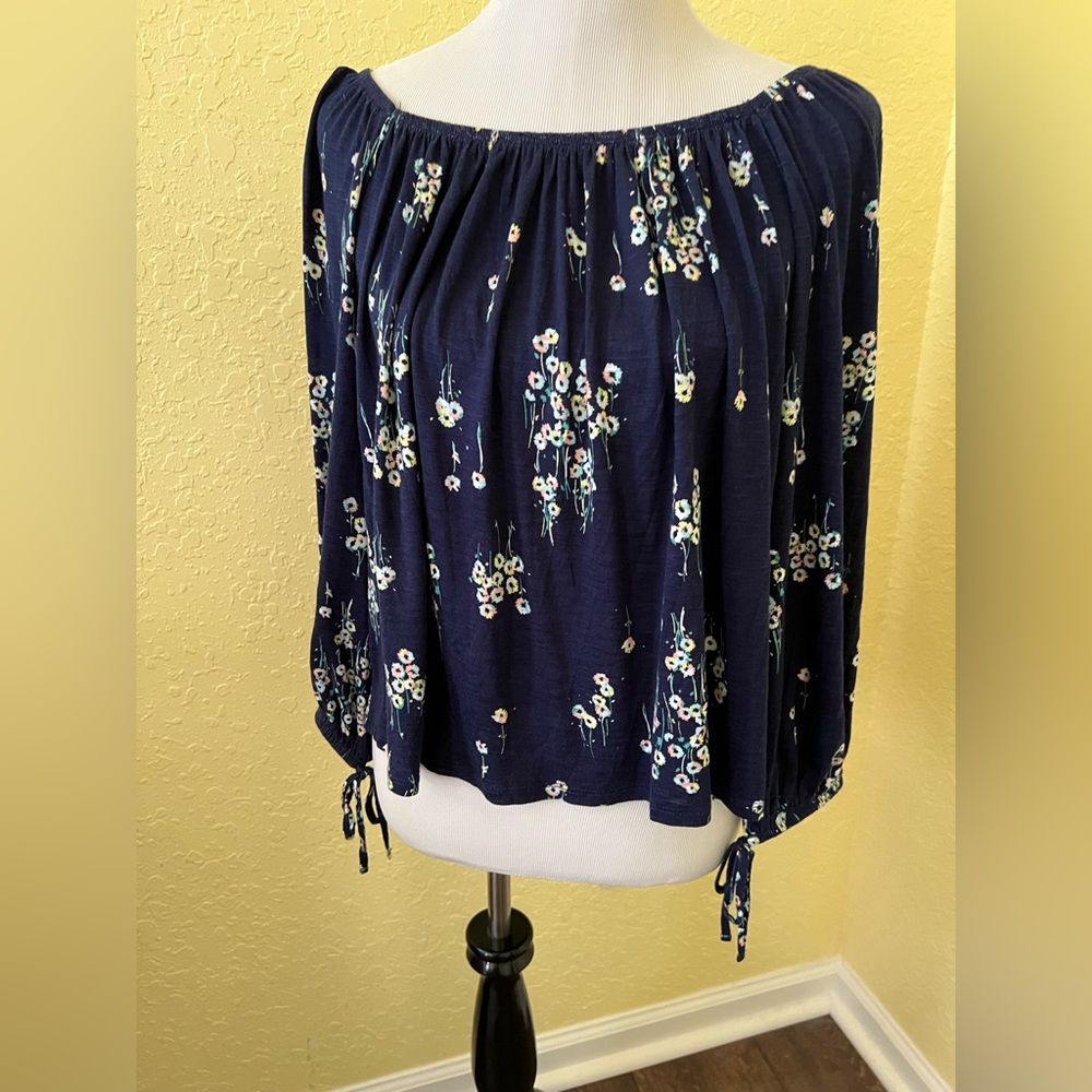 Stretchy, comfortable, floral ANA top with tags. Never worn